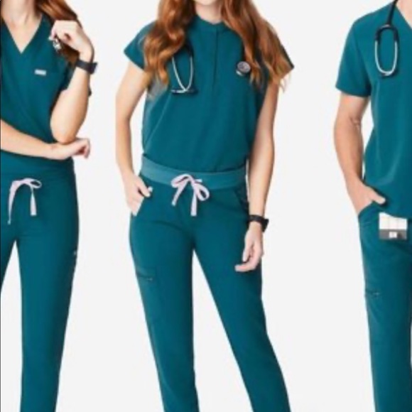 Scrub set - Picture 2 of 2